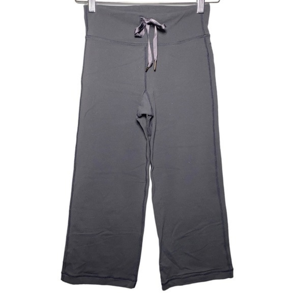 Lululemon Women’s Size 2 Charcoal Gray Relaxed Fit Crop Pants - Picture 2 of 4